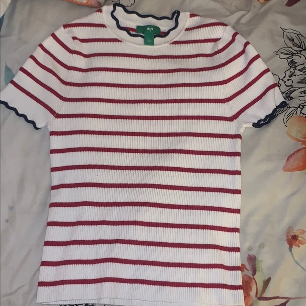 White shirt w/ red stripes